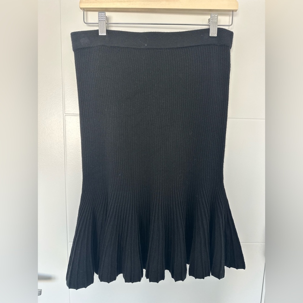 NWT– Leo & Ugo Black Pleated Skirt (Size Medium)